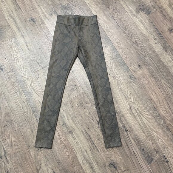Bagatelle Faux Suede Python Leggings Olive Green Size XS - Picture 2 of 11